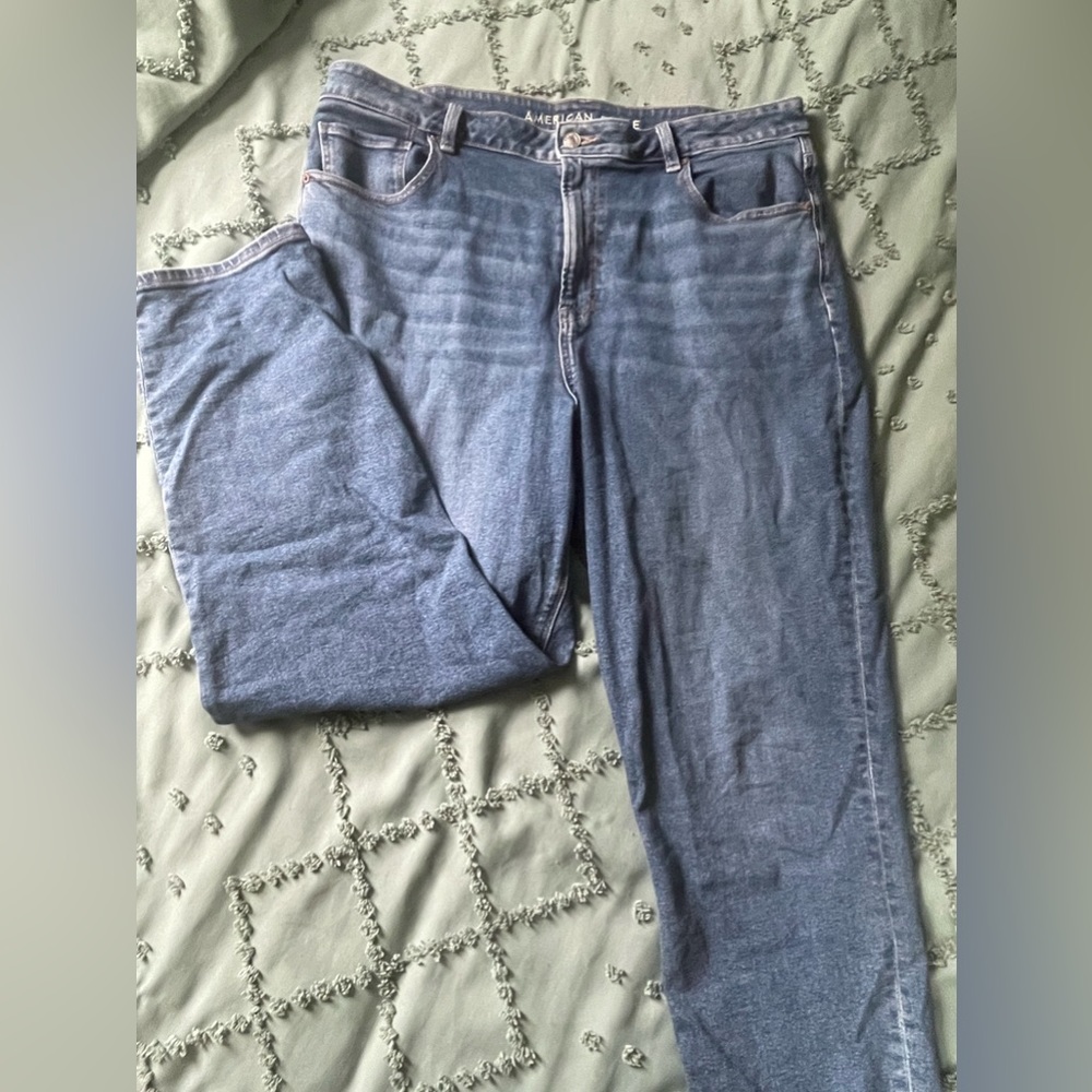 Women’s American Eagle Medium Wash Straight Leg Jeans - Size 18